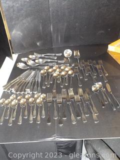 Set of Oneida Stainless Flatware in Core Bamboo Tray (64 pc)