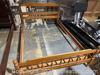 Maple Wood Full Size Bed w/Headboard, Foot Board, & Rails 