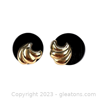 14kt Yellow Gold Onyx Shell Stud Earrings