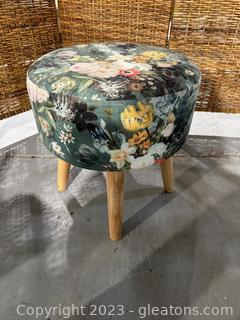 Round Upholstered Ottoman w/Wood Legs 