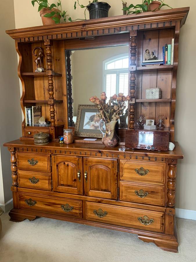 Lenoir House by Broyhill Dresser with Mirrored Hutch Auction | Gleaton's,  Metro Atlanta Auction Company, Estate Sale & Business Marketplace