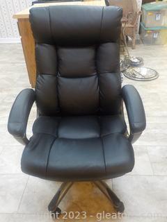 Black Swivel Office Chair in
As New Condition