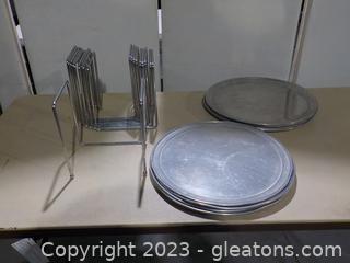 Pizza Serving Lot-10 Portable Holding Racks and 10 Aluminum Pizza Trays