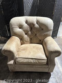 Tufted Distressed Leather Chair (B)     