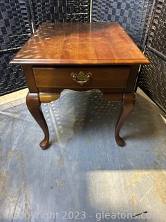 Traditional Style Wood Accent Table w/ 1 drawer