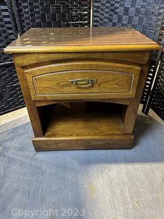 Mid Century Modern Bedside Stand w/1 drawer