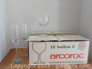 Vintage Dozen Arcoroc Balloon Wine Glasses and 2 Toasting Flutes