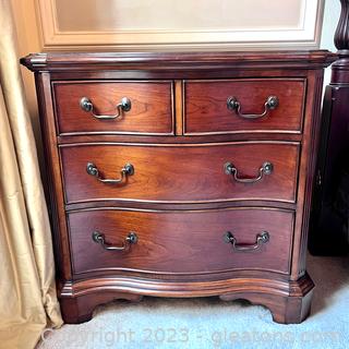 Very Nice Thomasville 3 Drawer Chest of Drawers