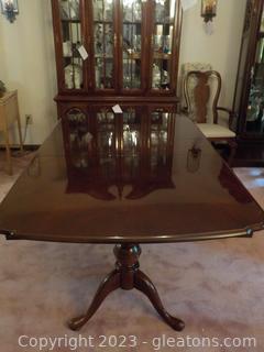 Beautiful Cherry Wood Dining Table Matches Lots 6001 and 6007