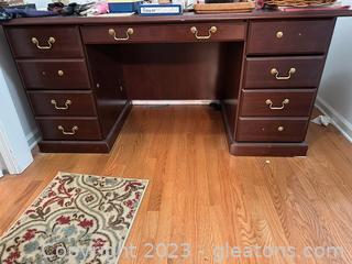 Traditional Style Desk w/6 Drawers