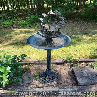 Metal Birdbath with Frog and Lily Pad Fountain (unsure if fountain works)