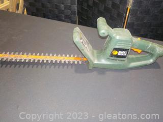 Pre-Owned Black and Decker 120VAC Only Hedge Trimmer