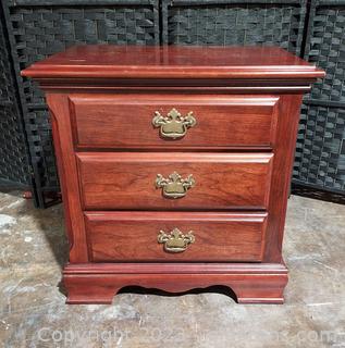 Traditional 3 Drawer Nightstand
