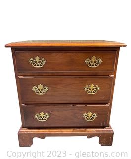 Traditional 3 Drawer Nightstand/Side Table