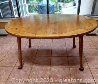 Beautiful Solid Pine Oval Dining Table with Queen Anne Legs