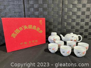 Beautiful Ching Jing De Zhen Tea Set with Keepsake Box 