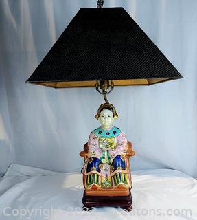 Vintage Mid-Century Chinese Empress hand-Painted Lamp 