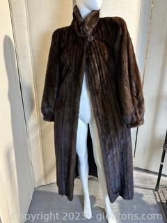 Women’s Beautiful Size 8 Fur Coat 