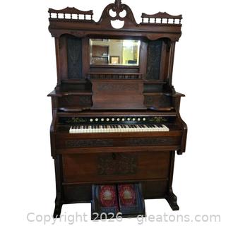 Antique Wm. Bell & Co. Victorian-Vtyle Parlour Pump Organ