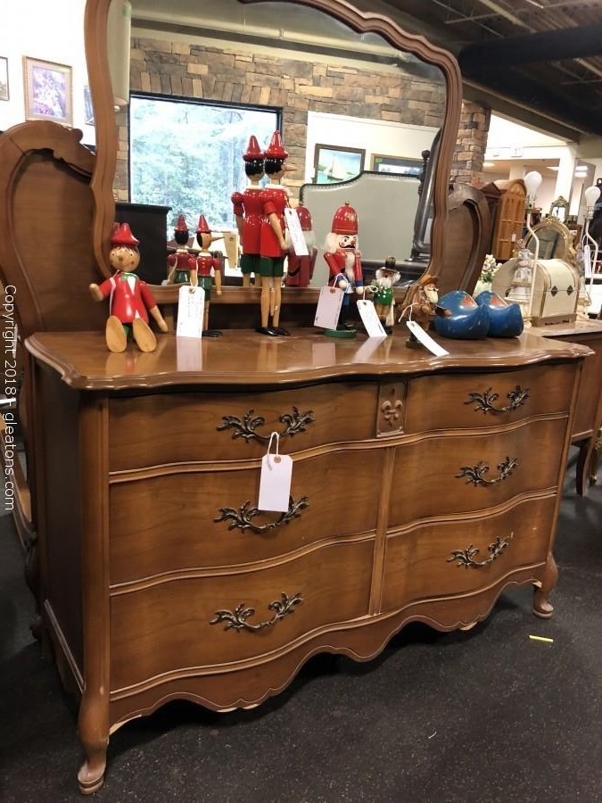 Gleaton S The Marketplace Auction Antique Furniture And Fine