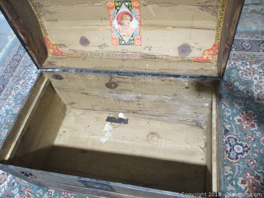 Vintage Steamer Trunk with Lock, 38 x 22 x 24H - Oahu Auctions