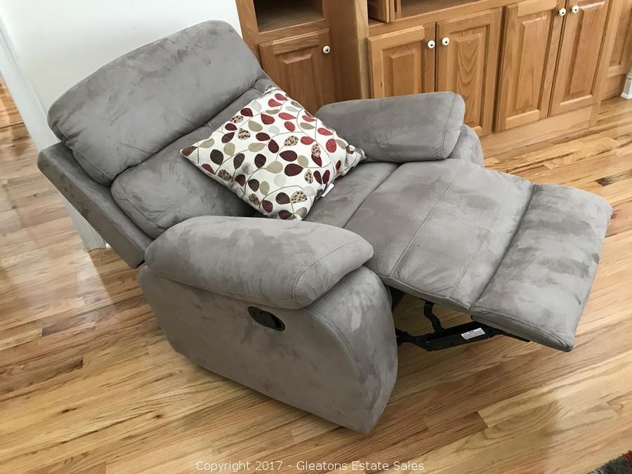 rooms to go glider rocker