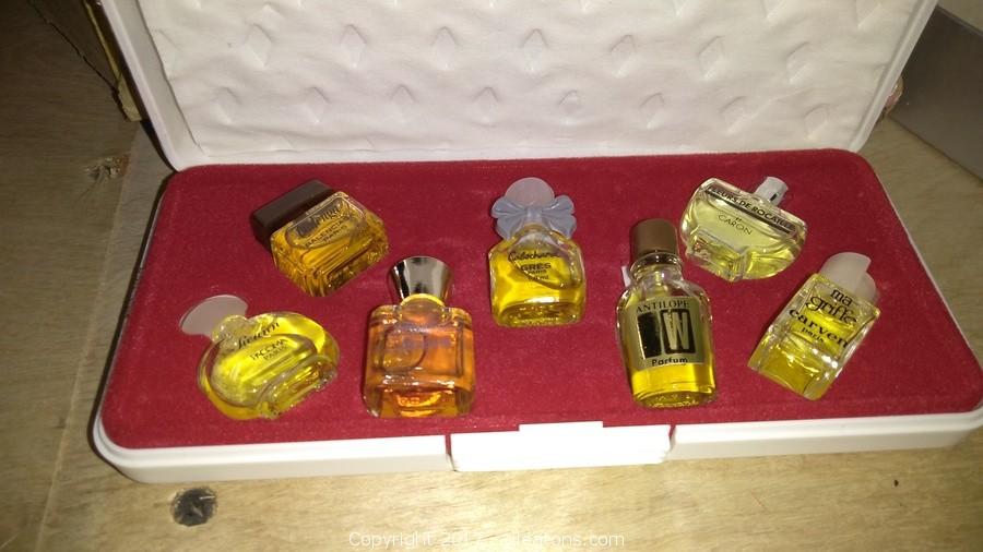Vintage Les Meilleurs Parfums De Paris 10 Miniatures 