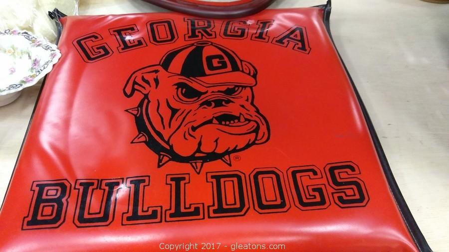 VINTAGE SANFORD STADIUM REPLICA AND GEORGIA BULLDOGS SEAT  display picture 2