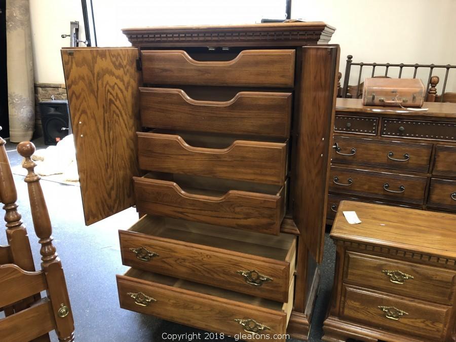 Gleaton S The Marketplace Auction This Consignment Collection