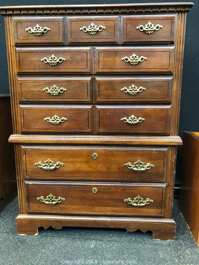 Gleaton S The Marketplace Auction Antique Furniture And Estate