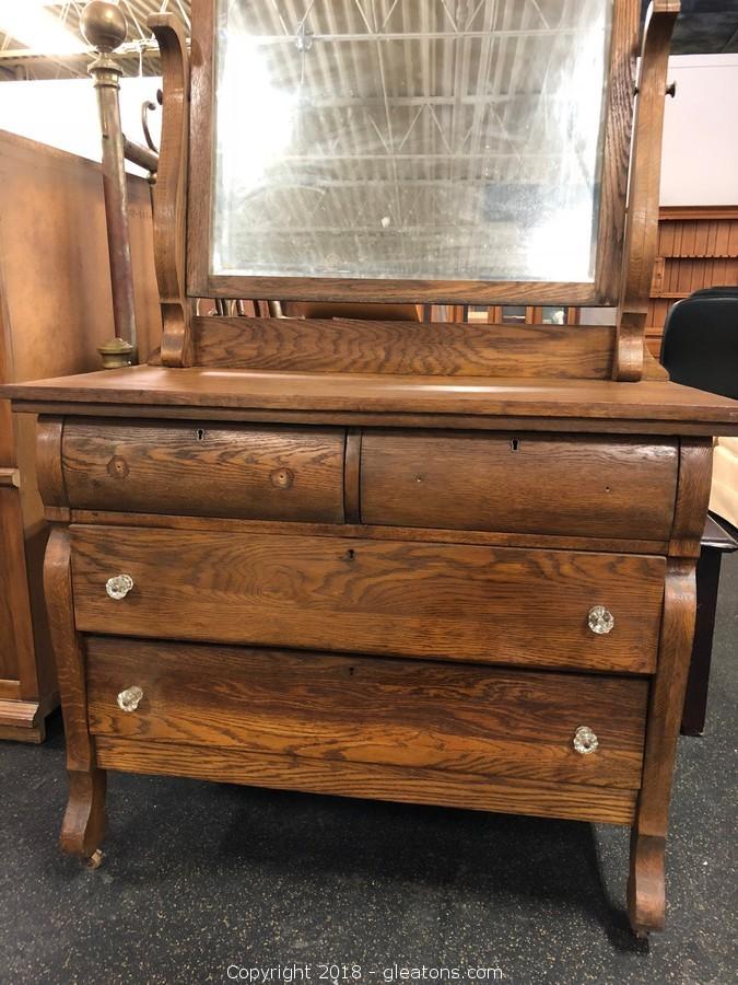 Gleaton S The Marketplace Auction Antique Furniture And Estate