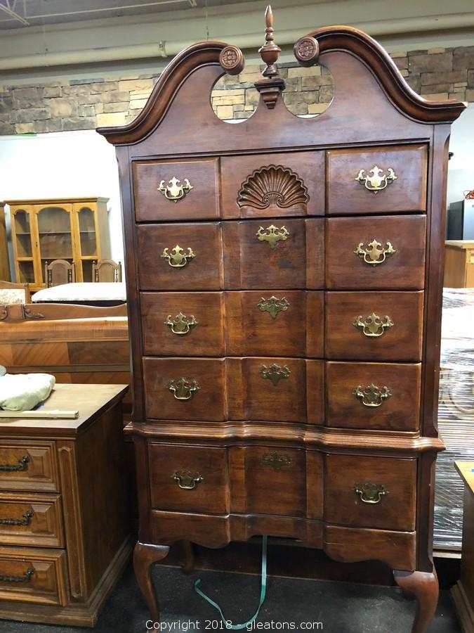 Gleaton S The Marketplace Auction Furniture And Home Decor