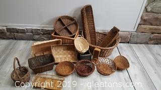 Large Lot Of Vintage All Sizes Baskets