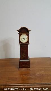 Diane Johnson Intrs Quartz Table Top Decorative Mantle Clock 