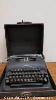 Vintage Type Writer With Case Standard L.C. Smith Corona)